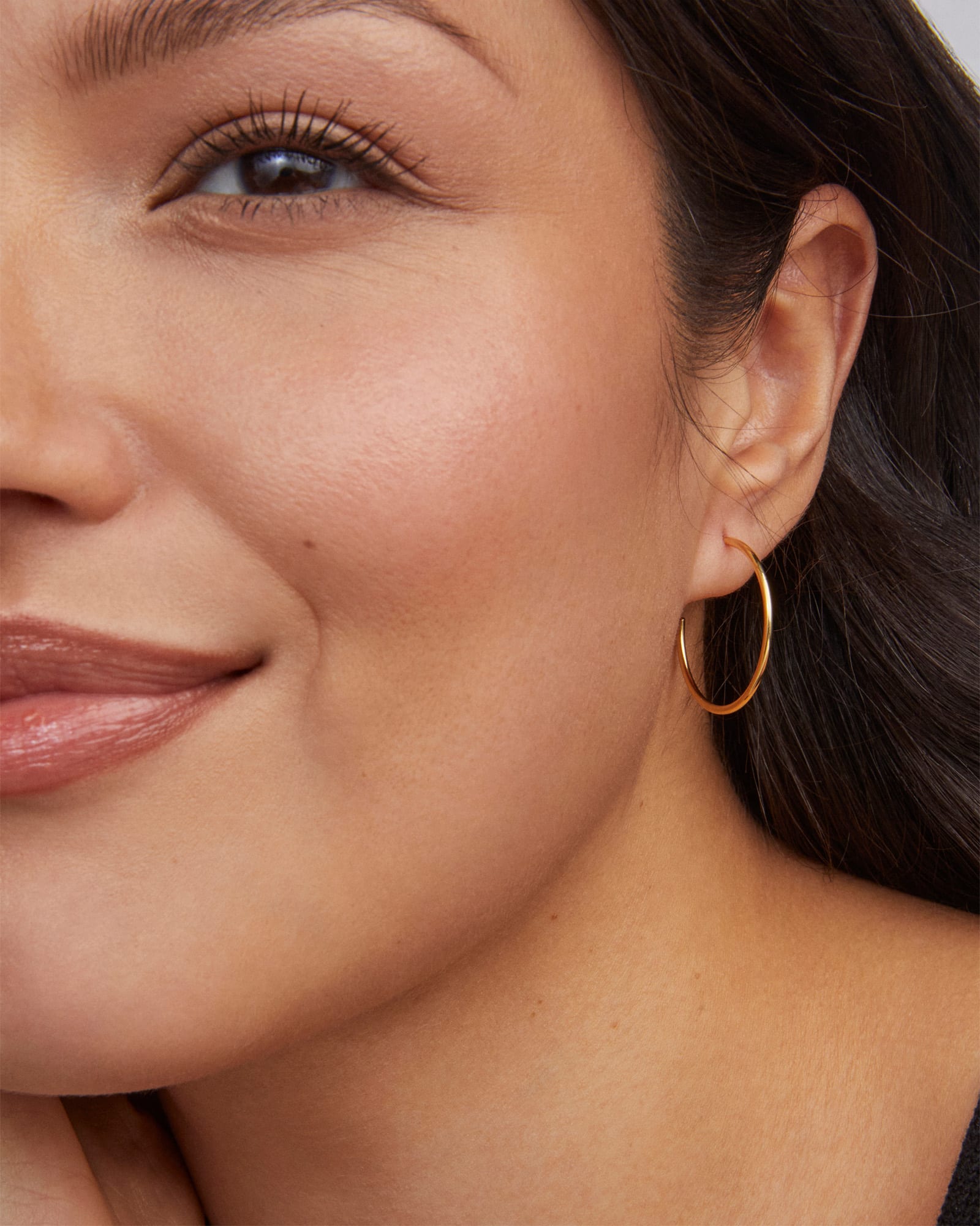 Kendra-Scott-Keeley-Small-Hoop-Earrings-Gold-Vermeil-01-1