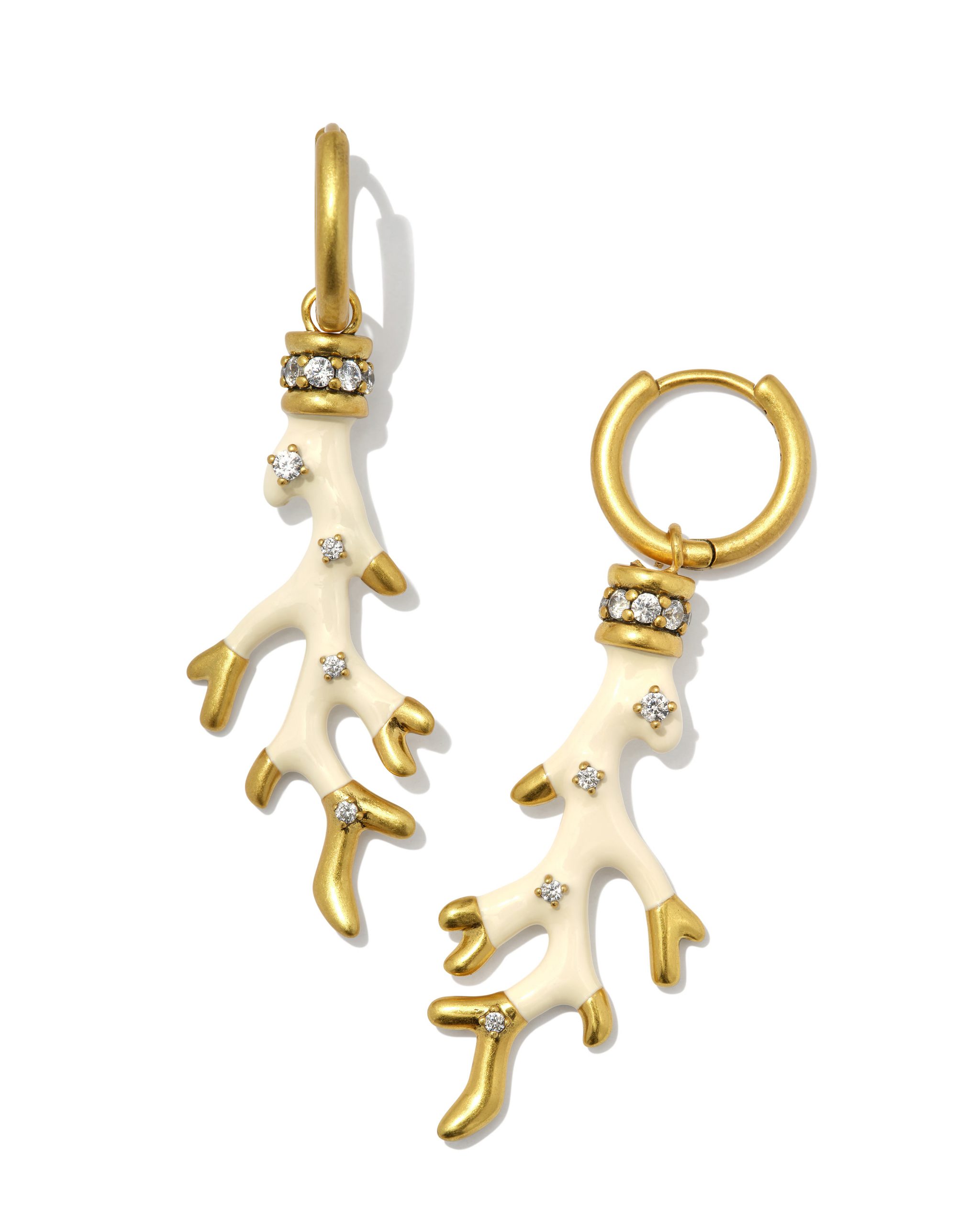 kendra-scott-shea-huggie-earrings-vintage-gold-ivory-enamel-01-1